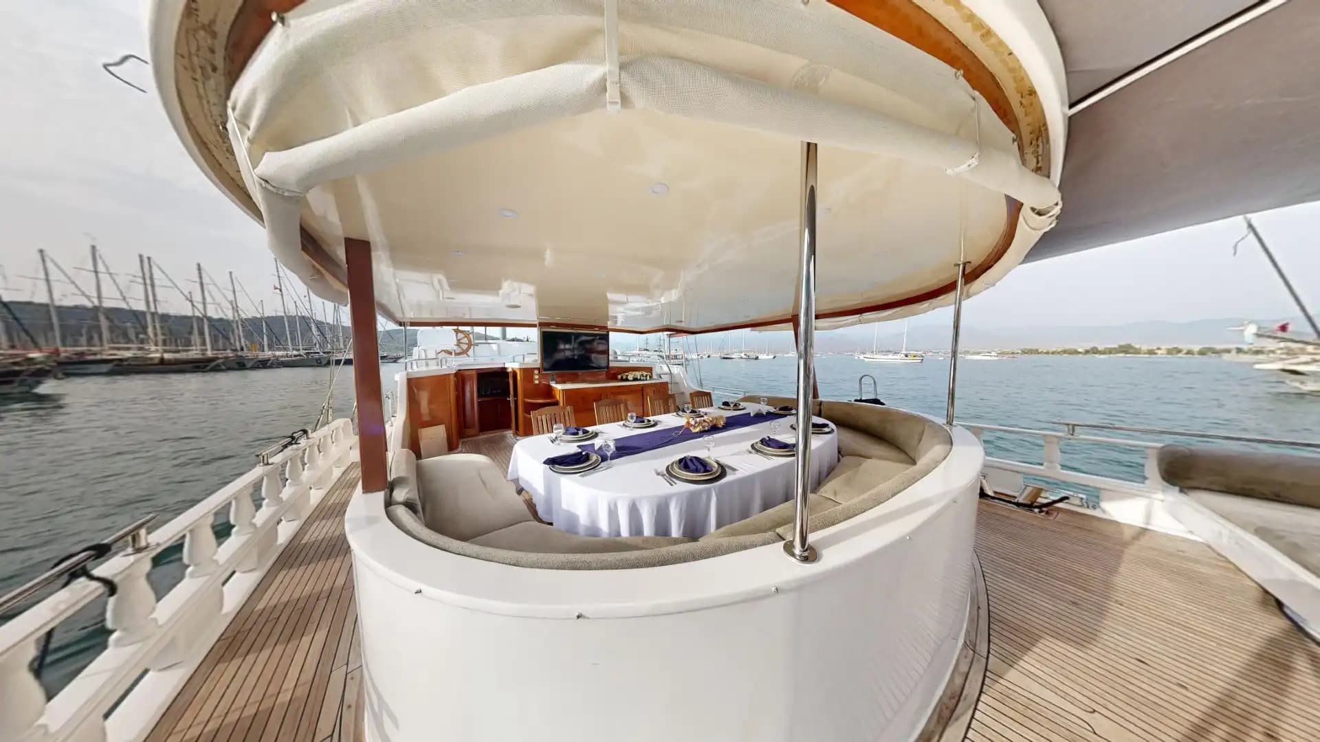 Lujo Gulet 30m: Jacuzzi Cubierta, 2 Master, Alta Tecnología 82