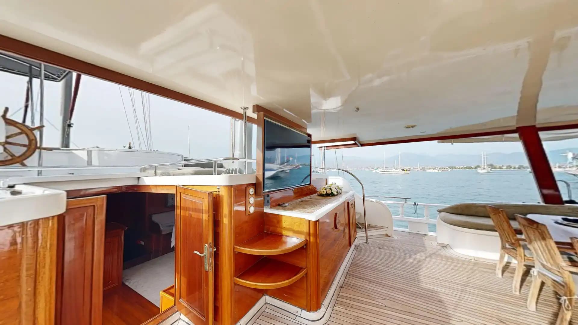 Lujo Gulet 30m: Jacuzzi Cubierta, 2 Master, Alta Tecnología 85