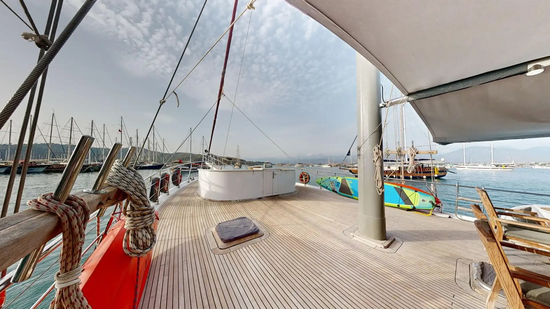 Lujo Gulet 30m: Jacuzzi Cubierta, 2 Master, Alta Tecnología 17