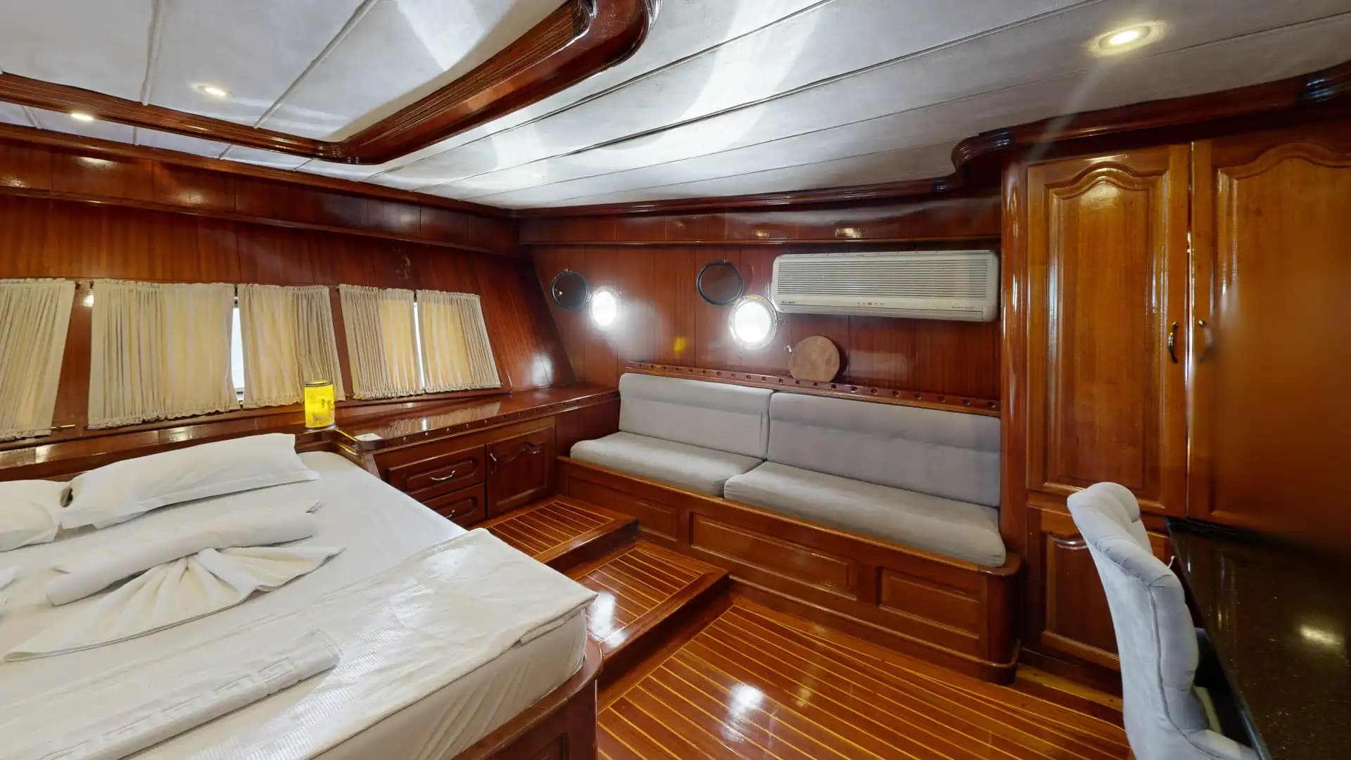 Lujo Gulet 30m: Jacuzzi Cubierta, 2 Master, Alta Tecnología 97