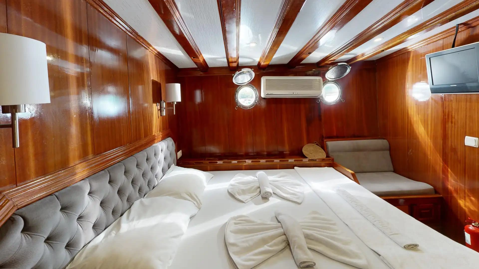 Lujo Gulet 30m: Jacuzzi Cubierta, 2 Master, Alta Tecnología 99