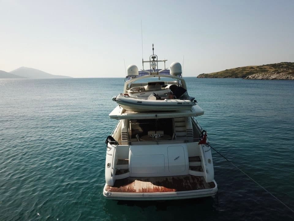 Bodrum'da 22 Metrelik Lüks Motoryat ile 8 Kişilik Eşsiz Deniz Keyfi Deneyimi