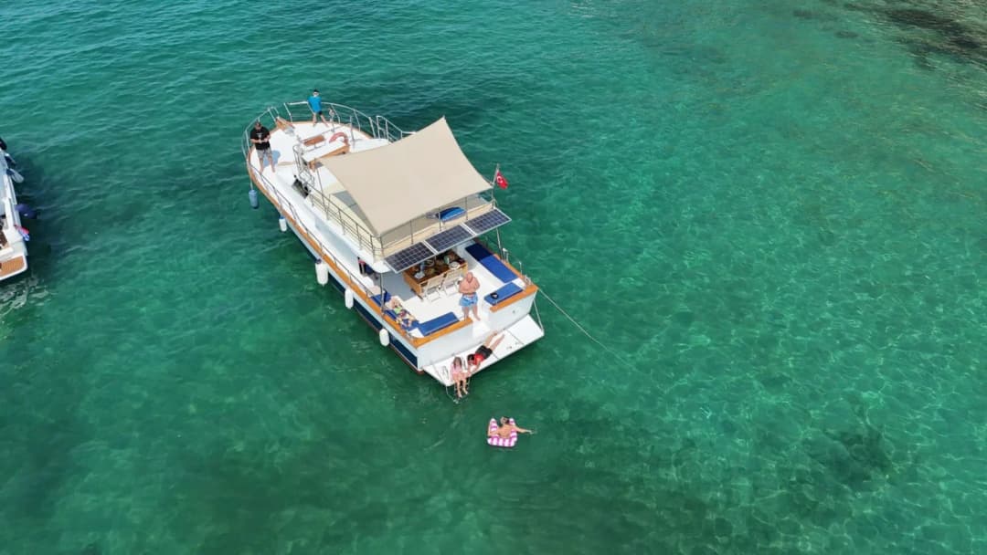 10-Person Custom Motor Yacht: Explore Kuşadası's Waters