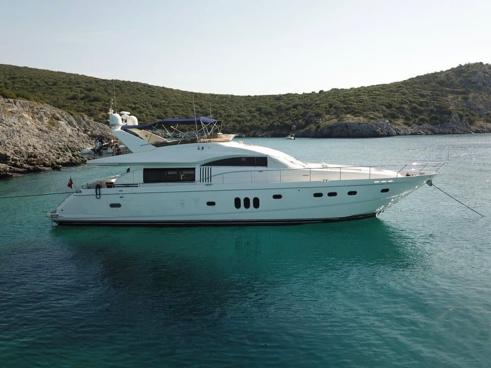 Bodrum'da 22 Metrelik Lüks Motoryat ile 8 Kişilik Eşsiz Deniz Keyfi Deneyimi