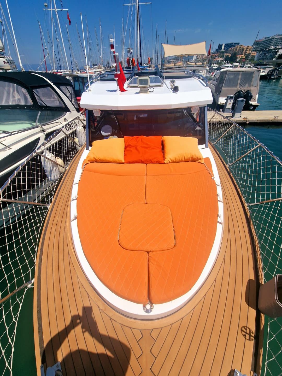 Unforgettable Experiences on a Luxury 11-Meter Motor Yacht in Kuşadası for 8 Guests: Bays, Sunset & Special Celebrations!