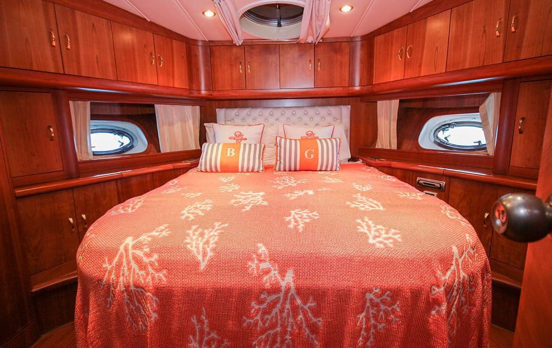 Antalya Center: 19 Meter Luxury Motor Yacht 'My King' for 12 Guests, 3 Cabins, Private Trips & Blue Cruise