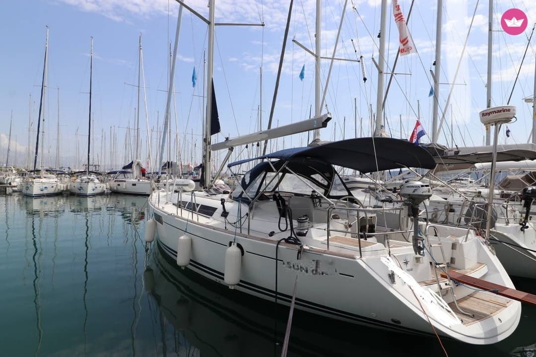 Luxury 15-Meter Sailboat in Kuşadası: 3 Cabins, 6 Guests for Your Blue Cruise and Special Memories