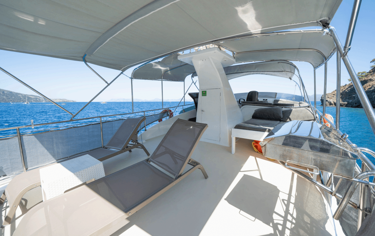 Luxus-Motoryacht 19m in Fethiyes türkisfarbenem Meer 19