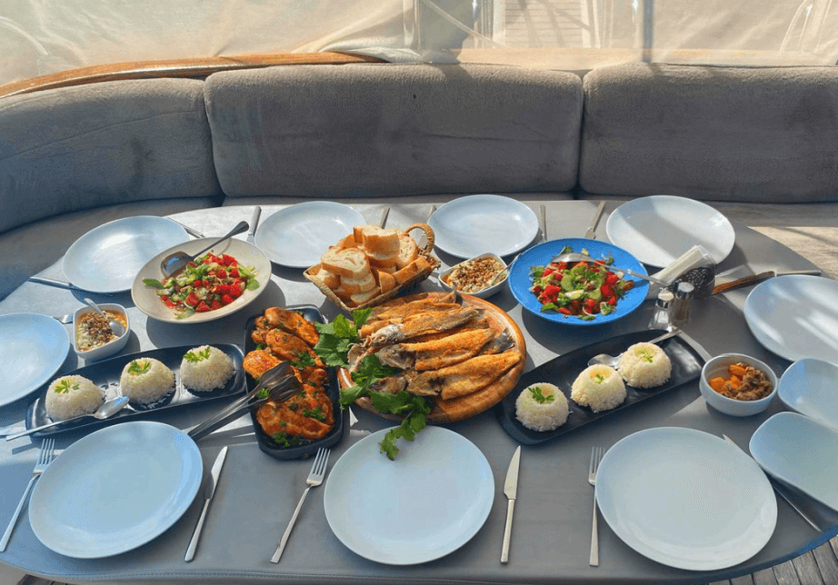 Luxus-Motoryacht 19m in Fethiyes türkisfarbenem Meer 11