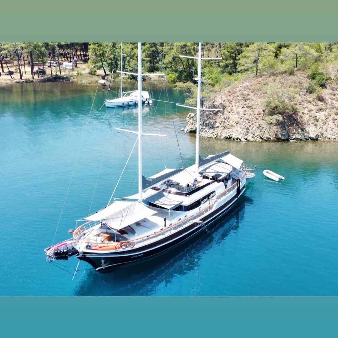 Marmaris'in 34 Metrelik Standart Teknelerinden ŞADİYE HANIM ile 12 Kişilik Rüya Gibi Mavi Yolculuk - Yatta Evlilik Yıldönümü