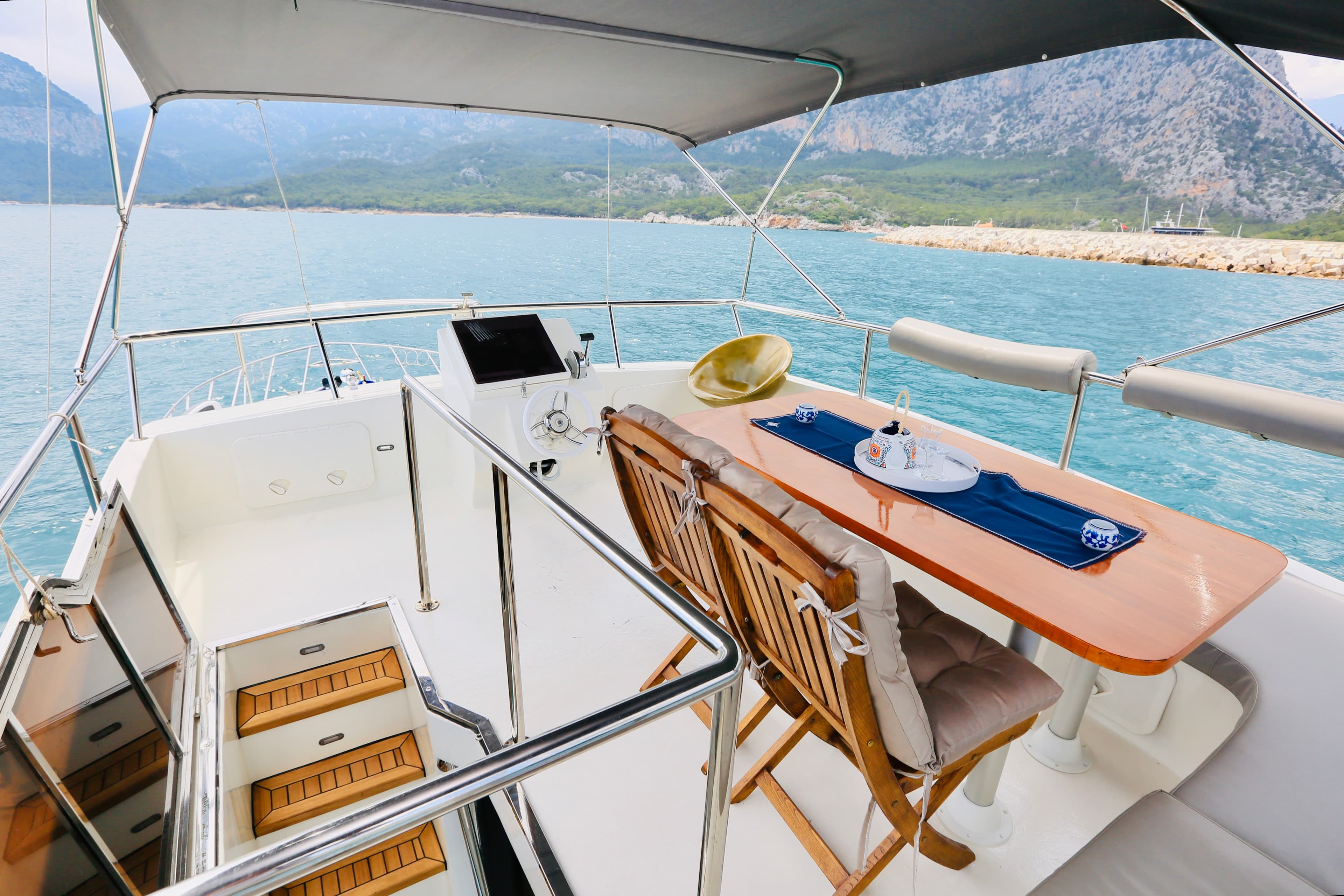 Antalya Zentrum: 18 Meter Luxus-Motoryacht für Ganztagescharter, Morgentour, Düden-Wasserfall, Sonnenuntergang & Besondere Feiern (Jahrestag, Geburtstag, Junggesellinnenabschied, Heiratsantrag) 14