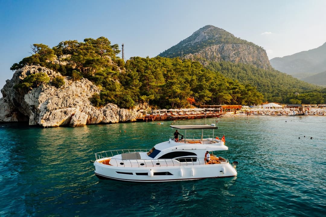 Antalya Center: 18 Meter 3 Cabin Luxury Motor Yacht for 24 Person Private Trips & Events