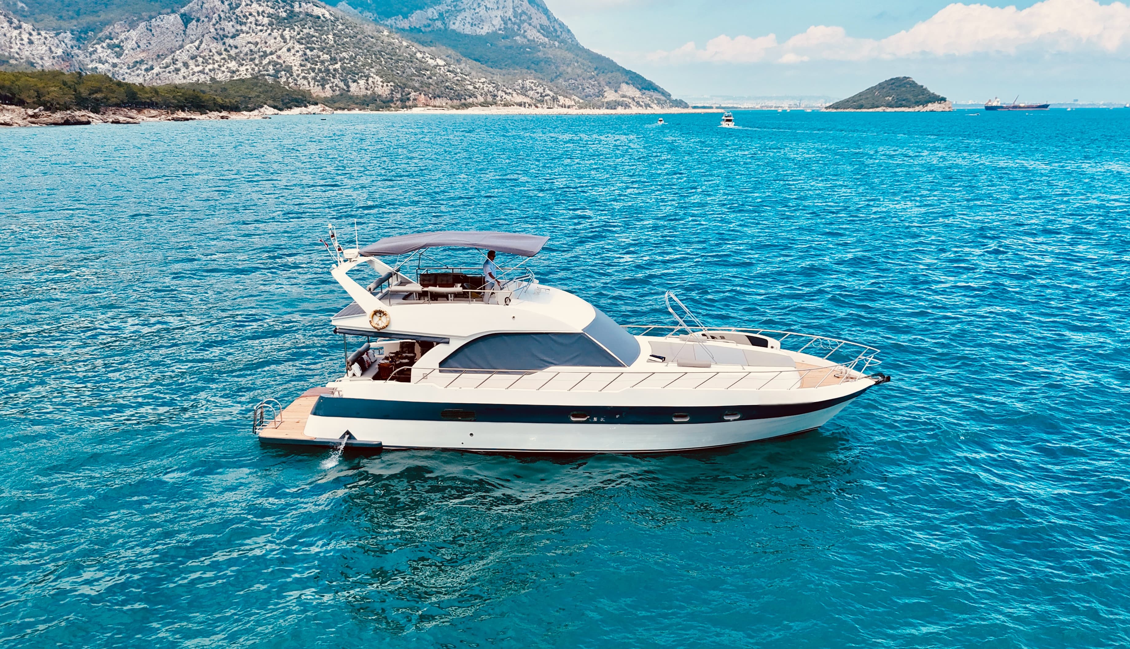 Antalya Zentrum: 18 Meter Luxus-Motoryacht für Ganztagescharter, Morgentour, Düden-Wasserfall, Sonnenuntergang & Besondere Feiern (Jahrestag, Geburtstag, Junggesellinnenabschied, Heiratsantrag) 16