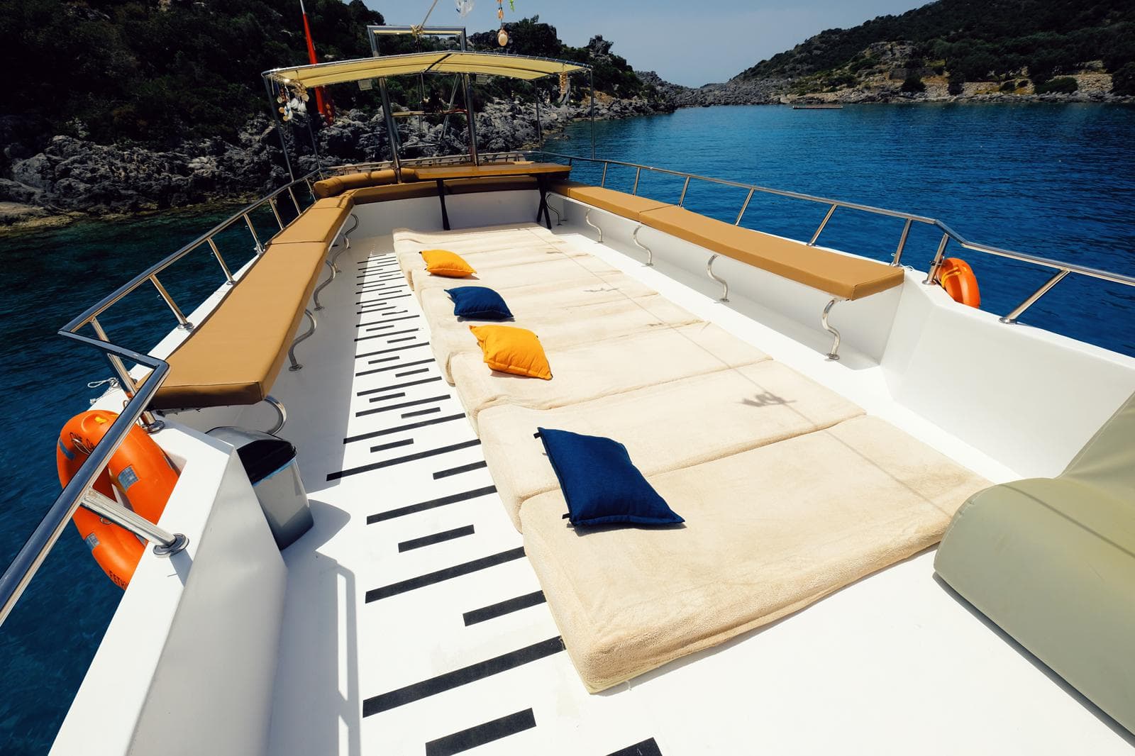 Luxe Privé Bootverhuur voor een Fun-Filled Day at Sea 7