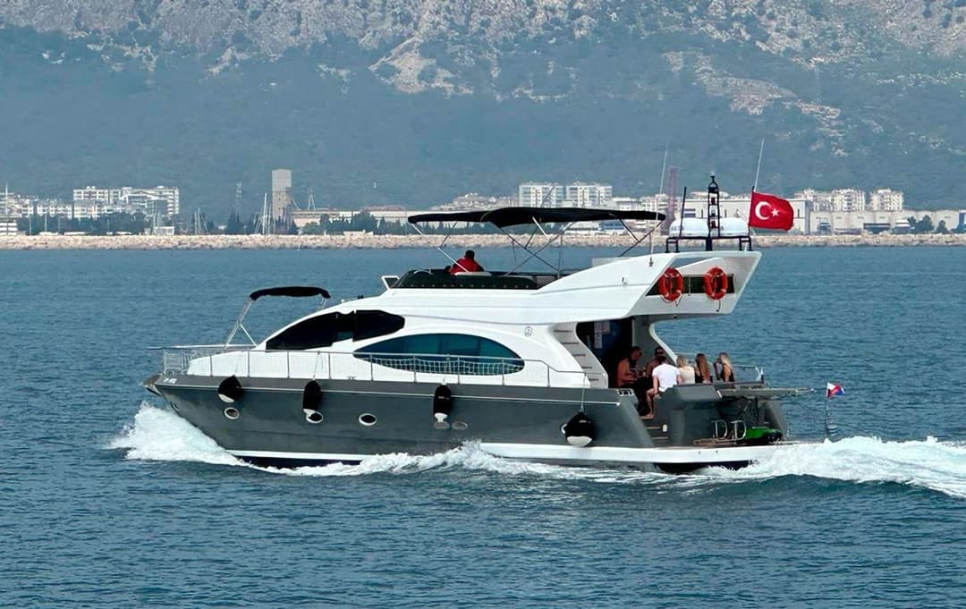 Antalya Center: 19 Meter Luxury Motor Yacht 'My King' for 12 Guests, 3 Cabins, Private Trips & Blue Cruise
