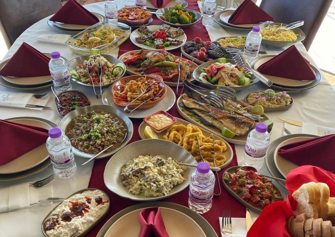 Luxury 30-Meter Yacht for 12 Guests in the Stunning Waters of Antalya