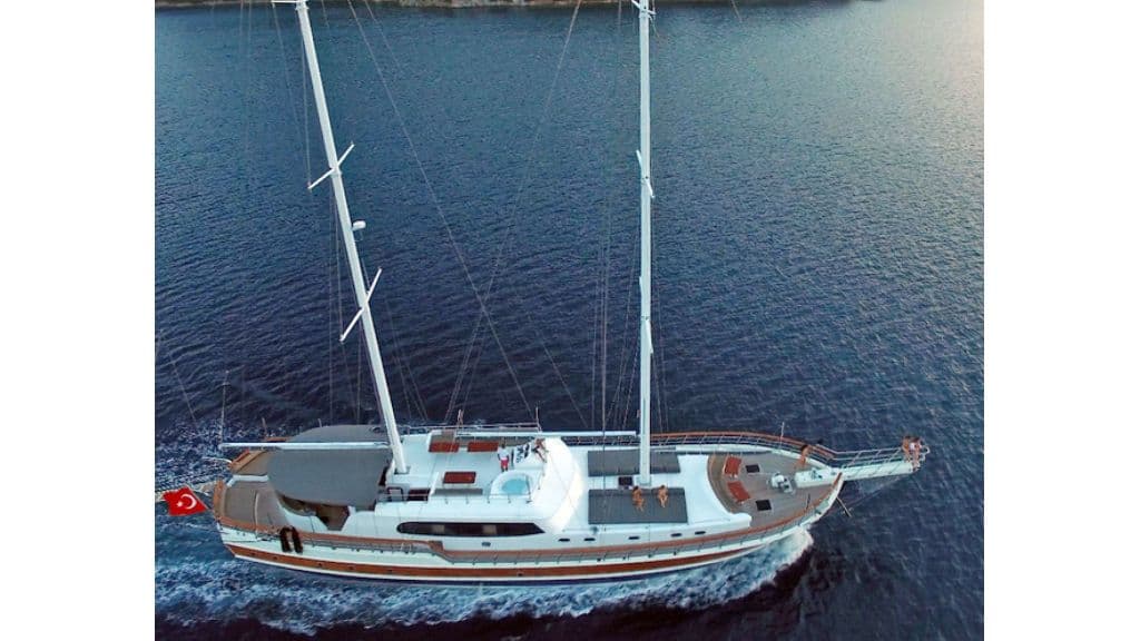 Marmaris'in 34 Metrelik Standart Teknelerinden ŞADİYE HANIM ile 12 Kişilik Rüya Gibi Mavi Yolculuk