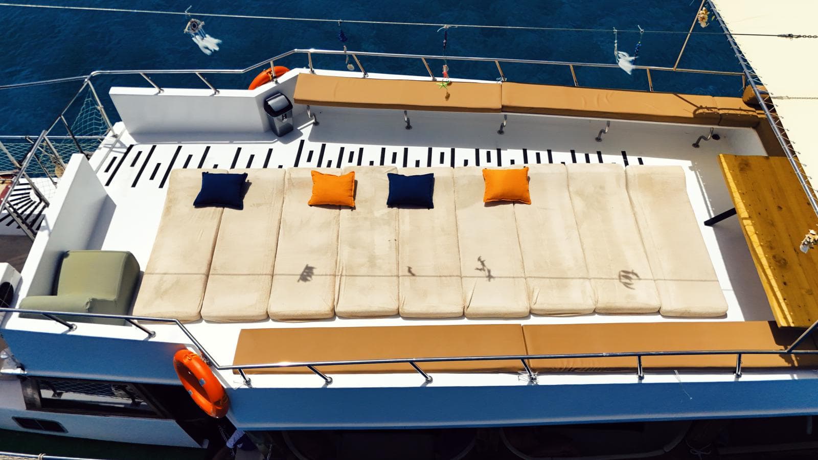 Luxe Privé Bootverhuur voor een Fun-Filled Day at Sea 28