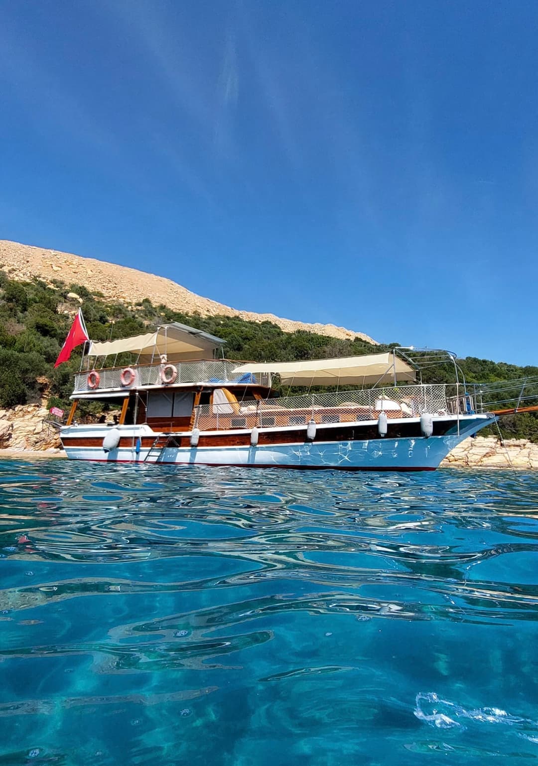Bodrum : Profitez d'une Agréable Croisière Bleue avec une Goélette Standard de 16 mètres pour 17 Personnes