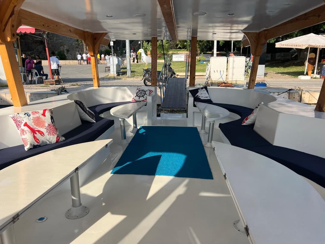 Antalya Zentrum: 14-Meter-Wirtschaftsboot für 26 Personen - Ganztagesmiete, Beldibi, Düden-Wasserfall, Sonnenuntergangstouren & besondere Feiern