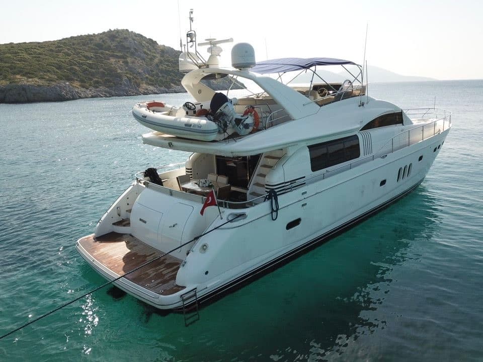 Bodrum'da 22 Metrelik Lüks Motoryat ile 8 Kişilik Eşsiz Deniz Keyfi Deneyimi