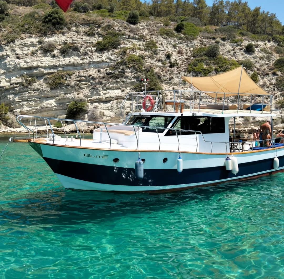 10 Kişilik Özel Yapım Motoryat ile Kuşadası’nın Eşsiz Sularında Seyir