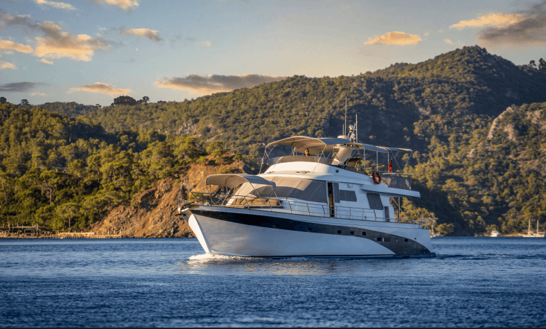 Luxus-Motoryacht 19m in Fethiyes türkisfarbenem Meer 9