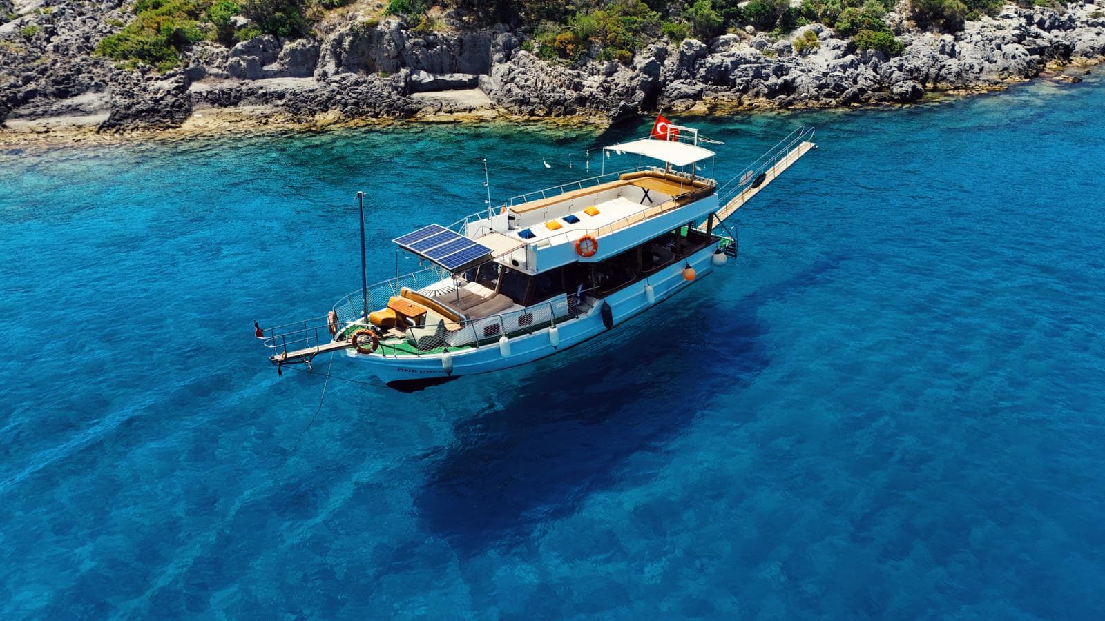 Luxe Privé Bootverhuur voor een Fun-Filled Day at Sea 4