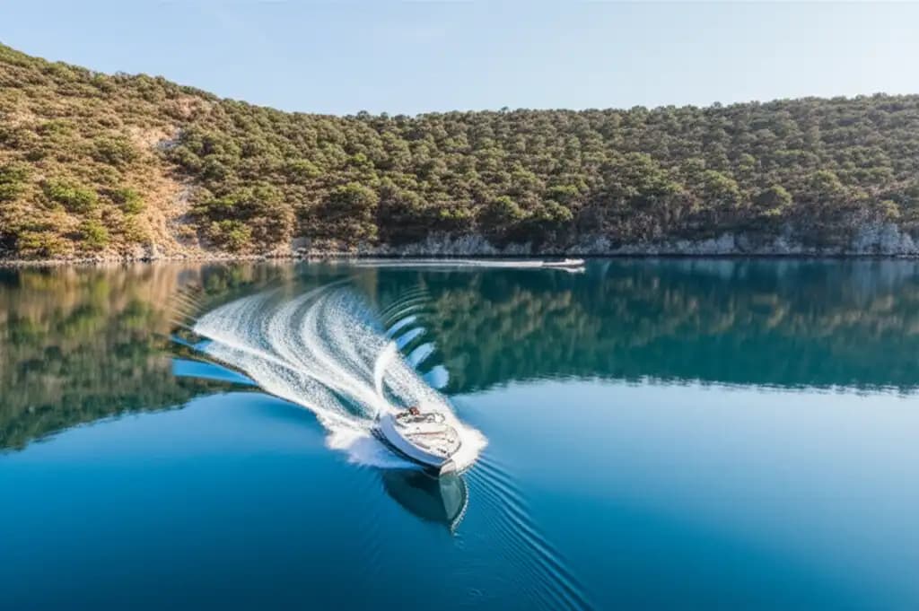 Hırsız Bay (Urla): Whispers of the Wind, Dance of the Water