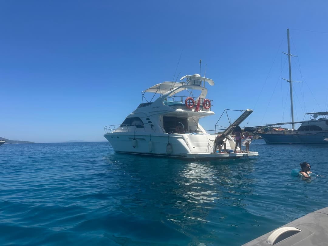 Bodrum'da 18 Metrelik Lüks Motoryat ile 18 Kişilik Unutulmaz Deniz Deneyimi