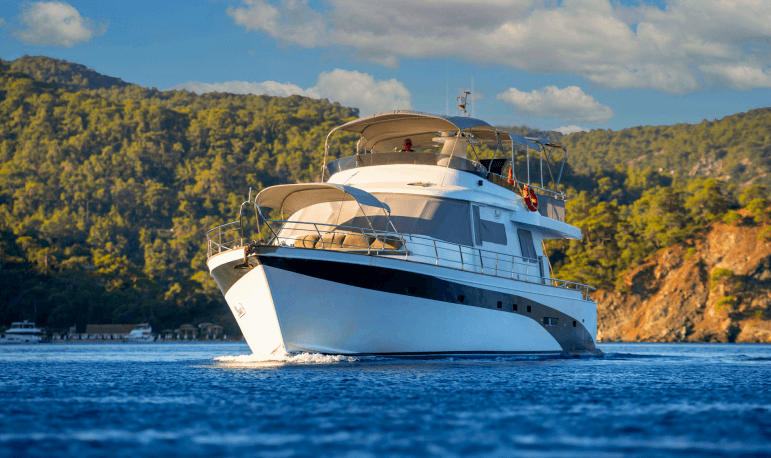 Luxus-Motoryacht 19m in Fethiyes türkisfarbenem Meer 5