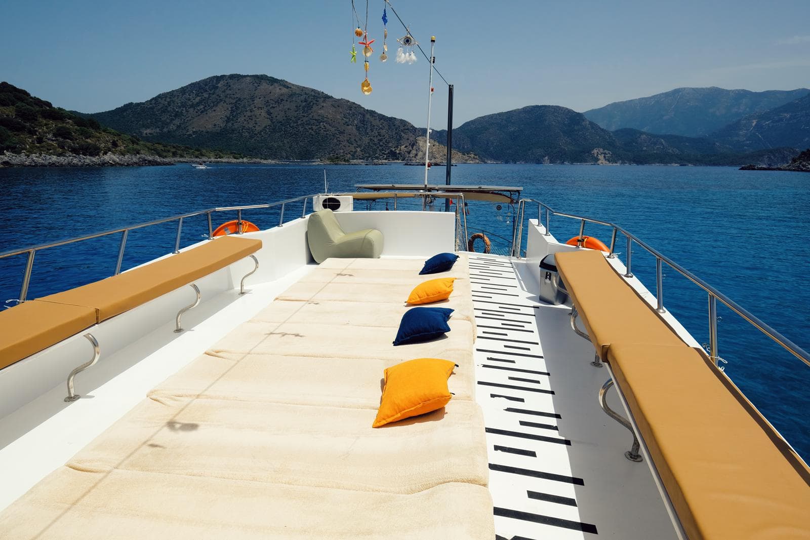 Luxe Privé Bootverhuur voor een Fun-Filled Day at Sea 6