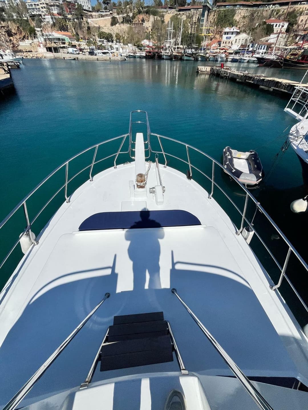 Antalya Centre : Bateau Économique de 14 Mètres pour 30 Personnes Location Journée Complète, Beldibi, Cascade de Düden, Excursions au Coucher du Soleil et Idéal pour Célébrations Spéciales