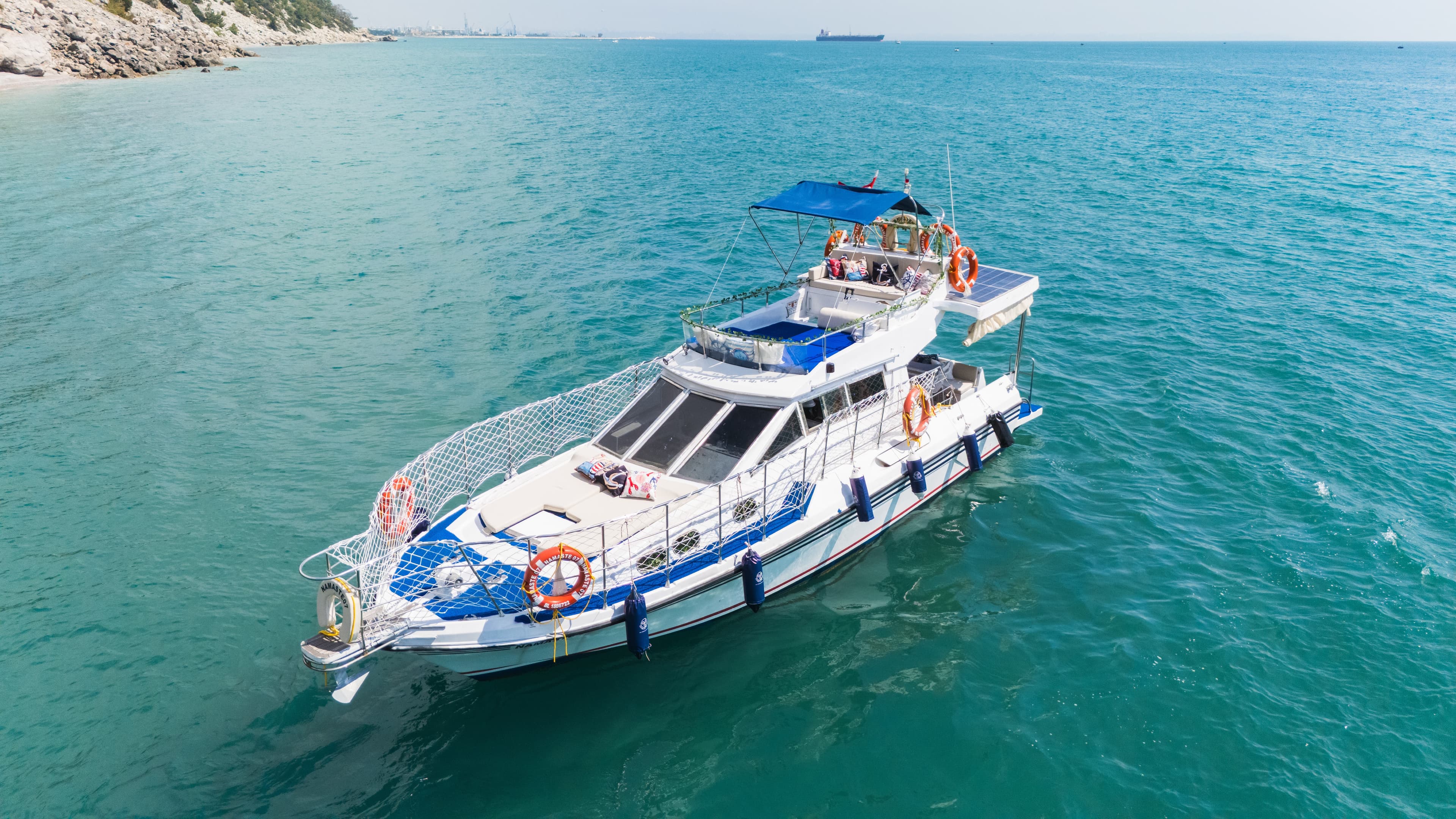 Antalya Merkezde 12 Metre Lüks Motoryat ile Eşsiz Günlük Gezi ve Özel Organizasyonlar