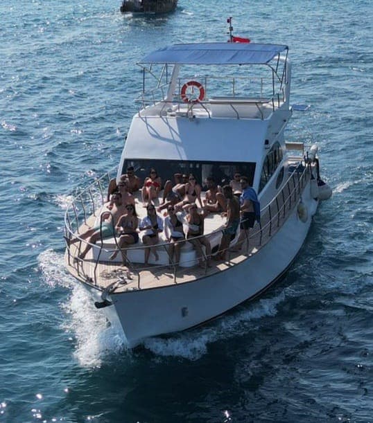 Lujoso yate de 17 metros en Side para su inolvidable tour marítimo de 24 personas
