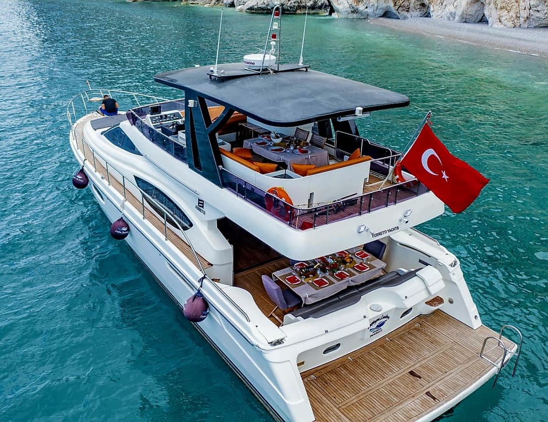 Luxe & Comfortabel Ervaring met een 21-Meter Ferretti Motorjacht in Antalya