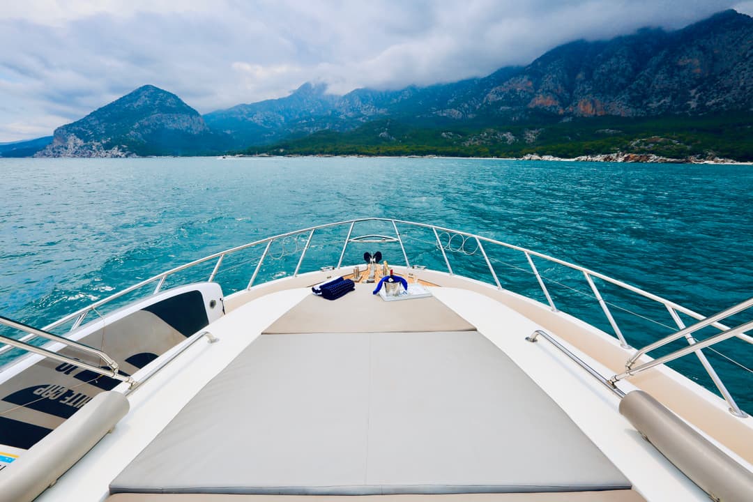 Antalya Centrum: 18 Meter Luxe Motorjacht voor Daghuur, Ochtendtour, Düden Waterval, Zonsondergang & Speciale Vieringen (Verjaardag, Verjaardag, Vrijgezellenfeest, Huwelijksaanzoek)