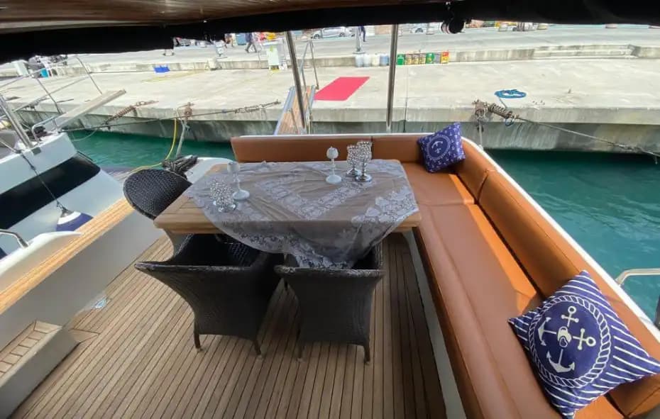 A Pleasant Bosphorus Kreuzfahrt with an 12-Personen Luxus Jacht 5