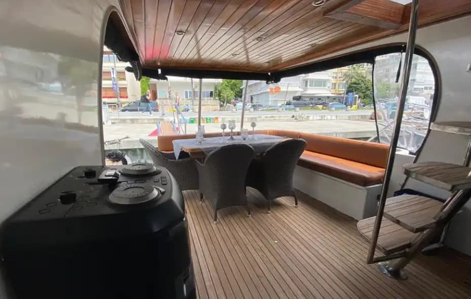A Pleasant Bosphorus Kreuzfahrt with an 12-Personen Luxus Jacht 4