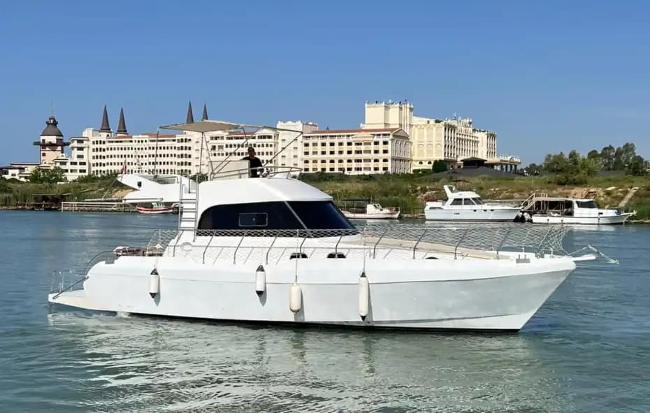 Antalya Kundu’da, 13 Metre Uzunluğunda, 12 Kişilik Özel Yapım Tekne