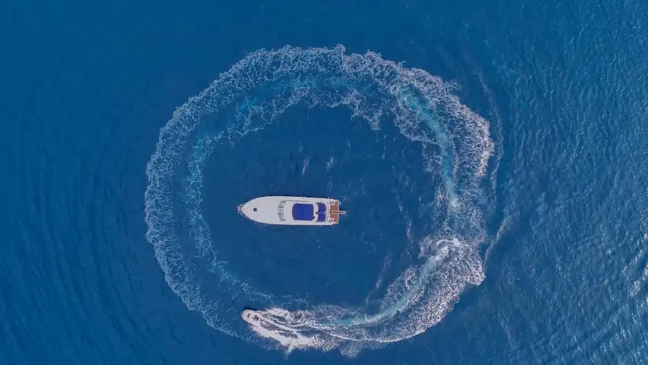 Luxury Getaway on an Motoryacht with 2 Cabins for Day or Nuitée Trips in Bodrum 2