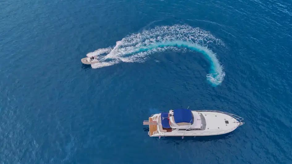 Luxury Getaway on an Motoryacht with 2 Cabins for Day or Nuitée Trips in Bodrum 7
