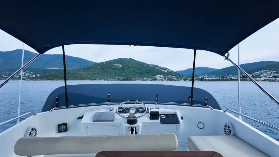 Luxury Getaway on an Motoryacht with 2 Cabins for Day or Nuitée Trips in Bodrum 8