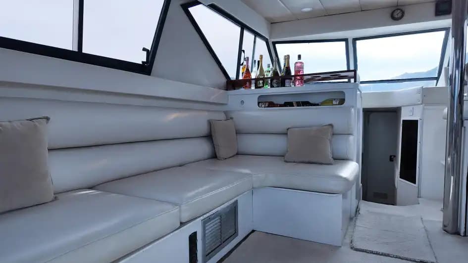 Luxury Getaway on an Motoryacht with 2 Cabins for Day or Nuitée Trips in Bodrum 9
