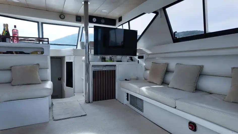 Luxury Getaway on an Motoryacht with 2 Cabins for Day or Nuitée Trips in Bodrum 10