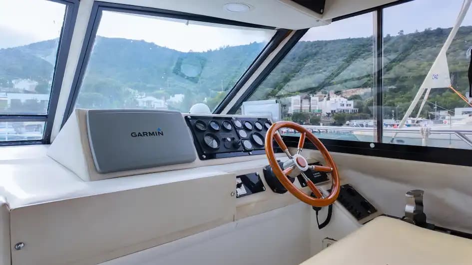 Luxury Getaway on an Motoryacht with 2 Cabins for Day or Nuitée Trips in Bodrum 11