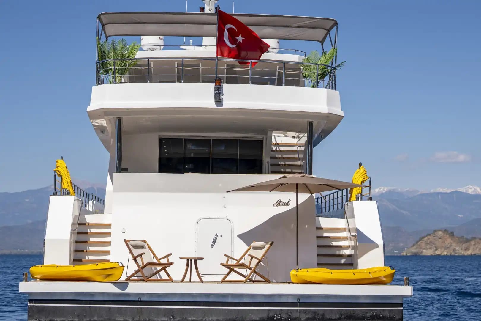 Nuevo 2025 Luxury Trawler: Upper cubierta Master & Accessible Swim Platform 4