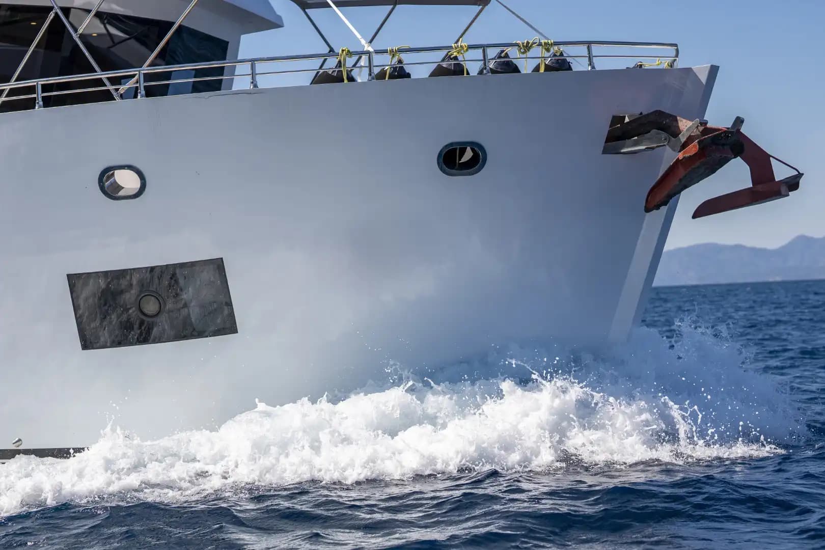 Nuevo 2025 Luxury Trawler: Upper cubierta Master & Accessible Swim Platform 19