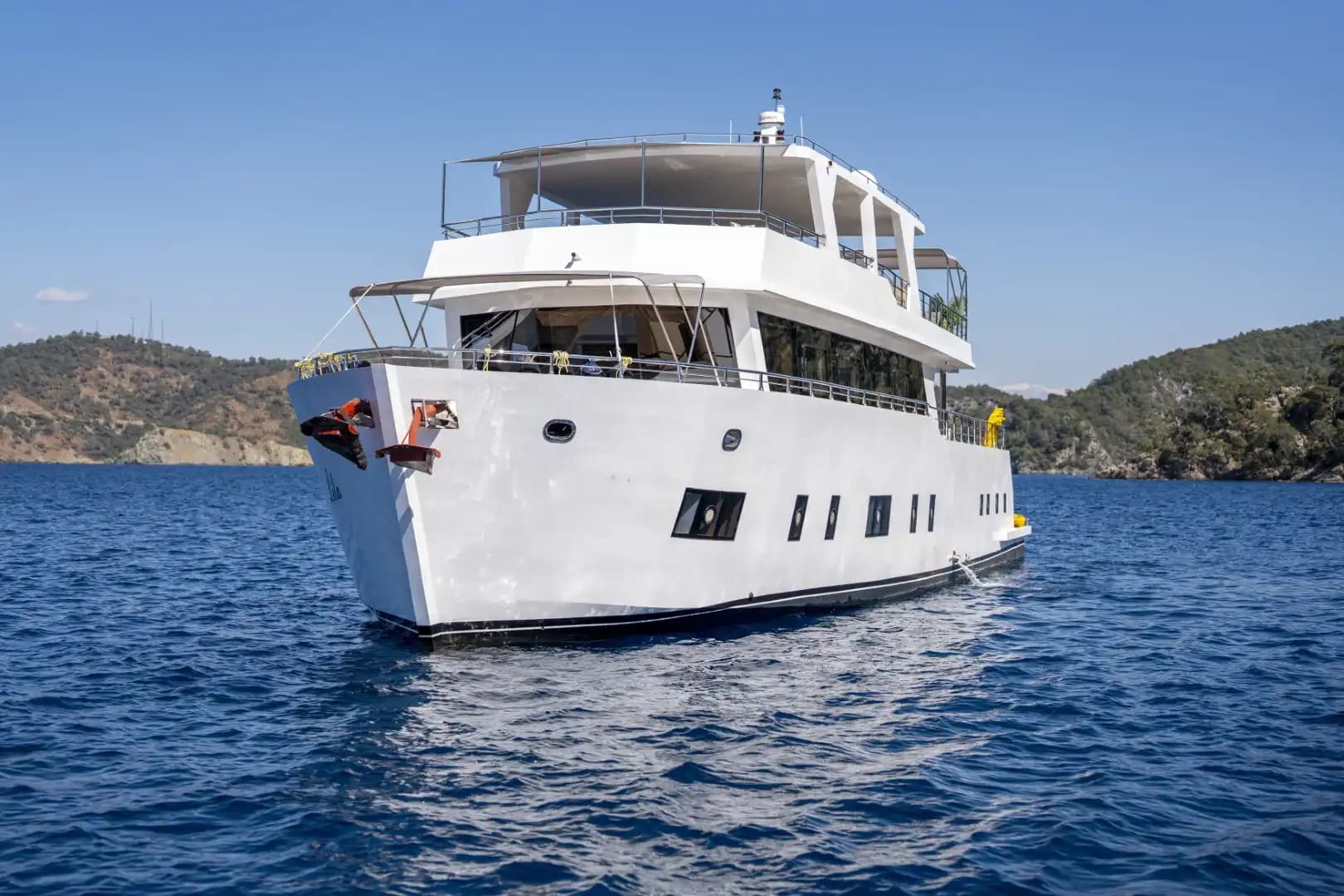 Nuevo 2025 Luxury Trawler: Upper cubierta Master & Accessible Swim Platform - Fiesta en el Barco