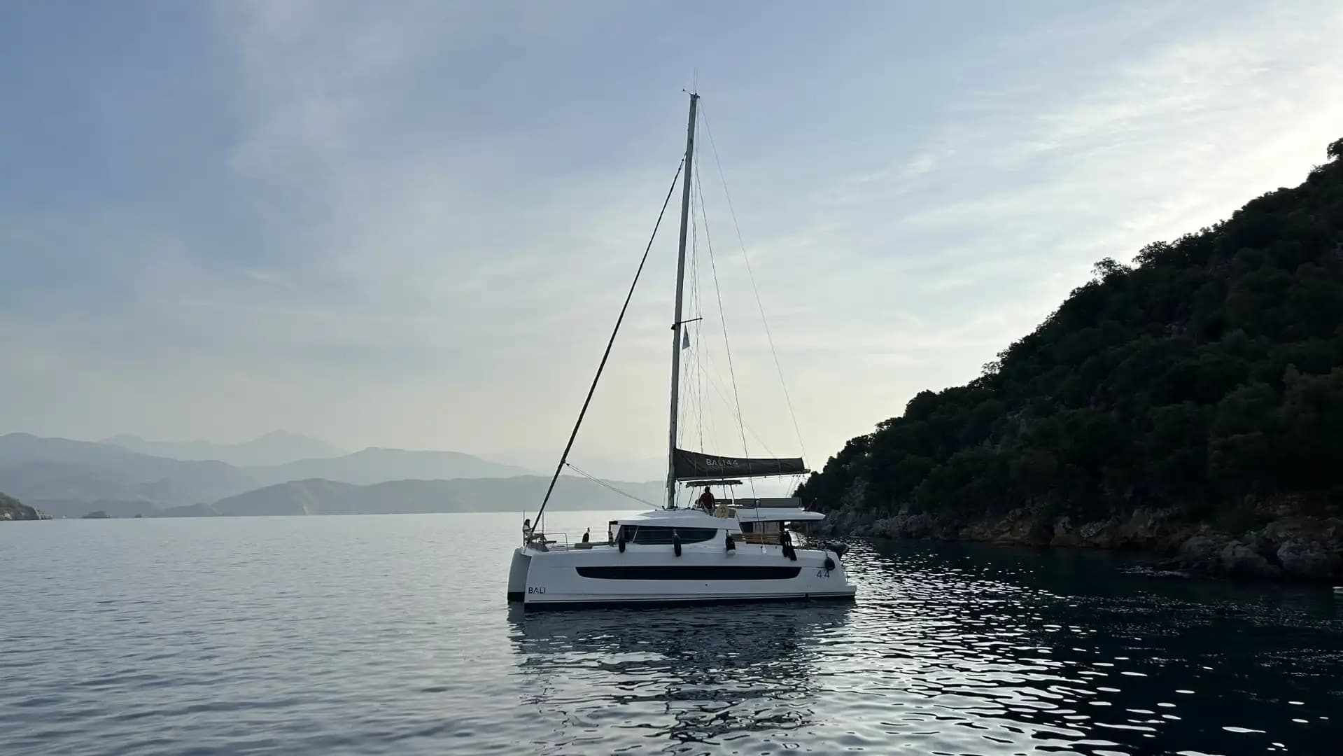 Göcek'te Bali 4.4 Kaptansız Katamaran Kiralama | 2022 Model 4+1 Kabin Bareboat 2